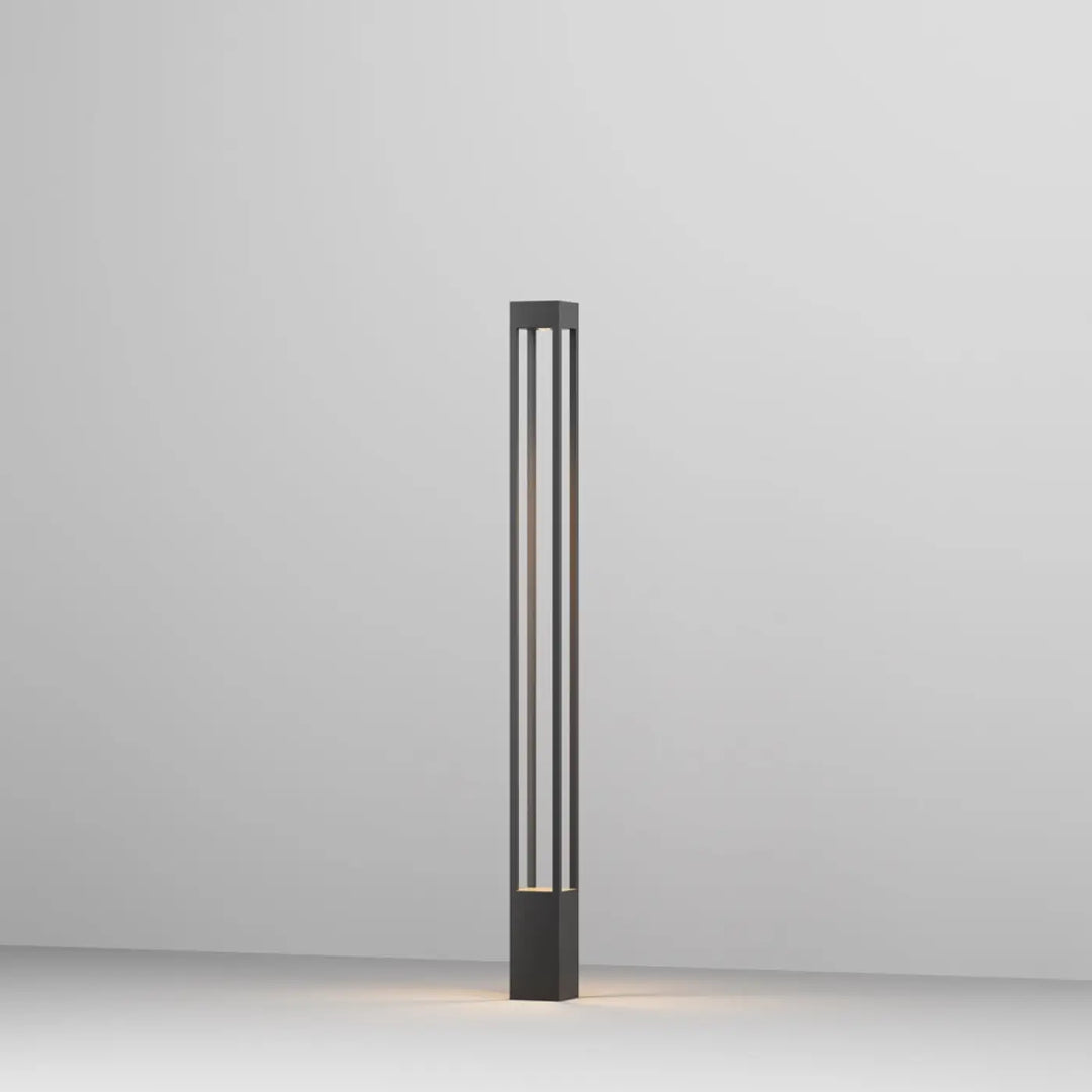 Borne extérieure elbe carrée en aluminium gris avec profil carré lampe noire moderne à liserés verticaux et lumière chaude à la base
