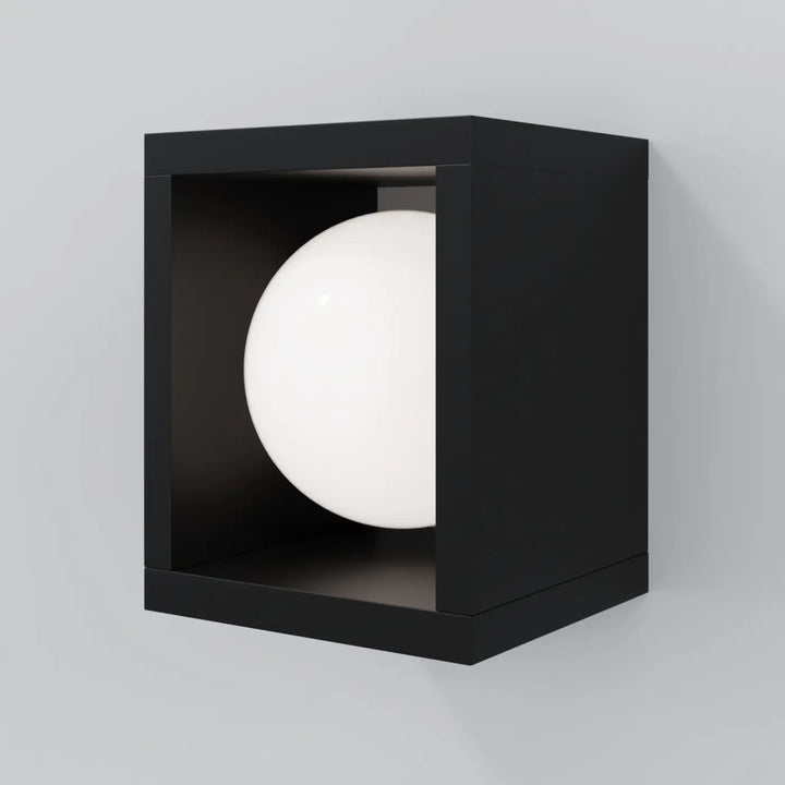 Borne extérieure led acier noir avec lanterne cube et bulbe sphérique blanc indice ip65 pour usage extérieur