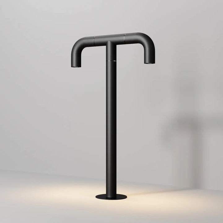 Borne extérieure led en aluminium noir avec finition mate, lampe sur pied en t avec bras incurvés et base circulaire