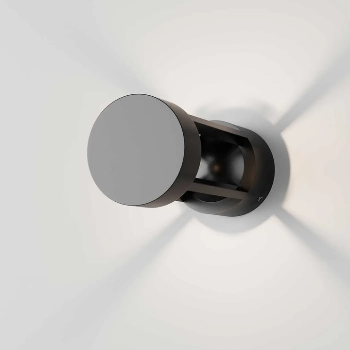 Borne extérieure led noire avec design cylindrique, verre dépoli et indice ip65 pour une lumière douce