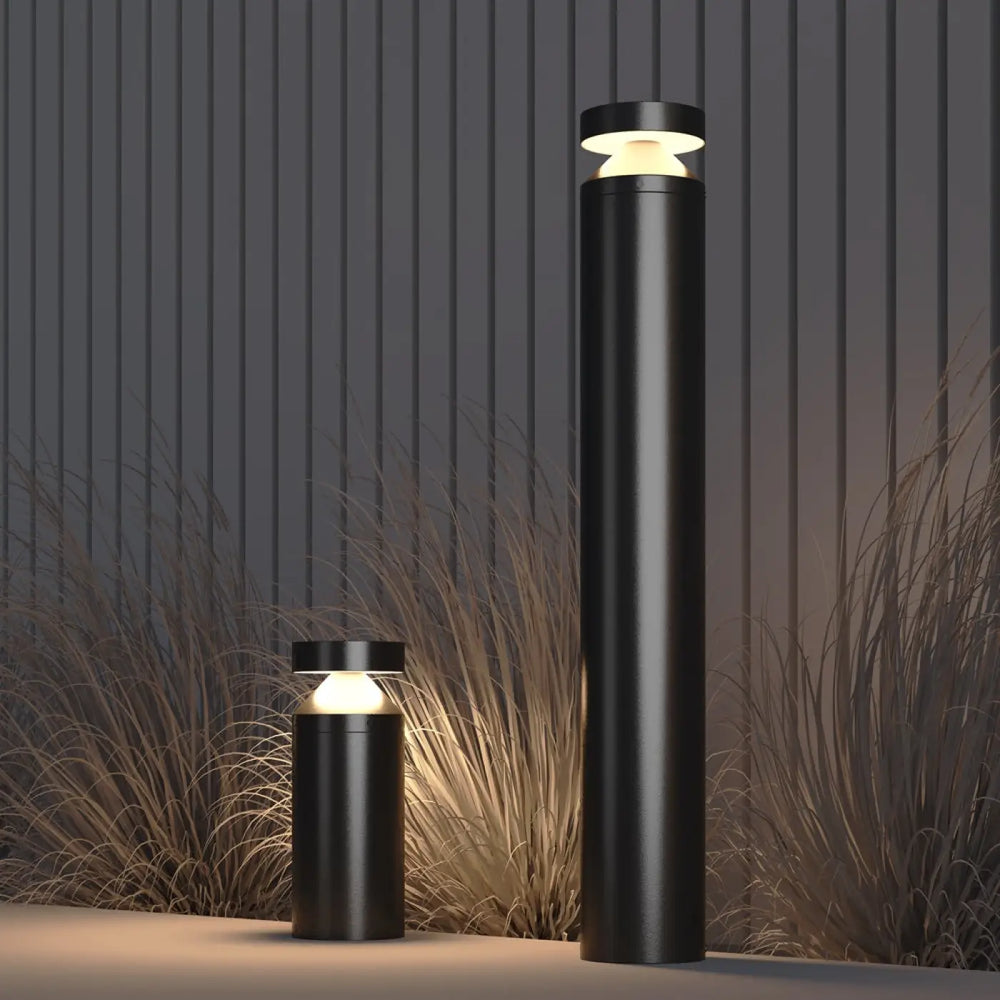 Borne extérieure cylindrique acier noir version basse avec éclairage led chaud pour chemin extérieur