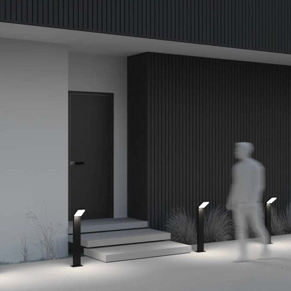 Borne extérieur paso en acier noir avec cadre asymétrique et éclairage led intégré pour chemin moderne