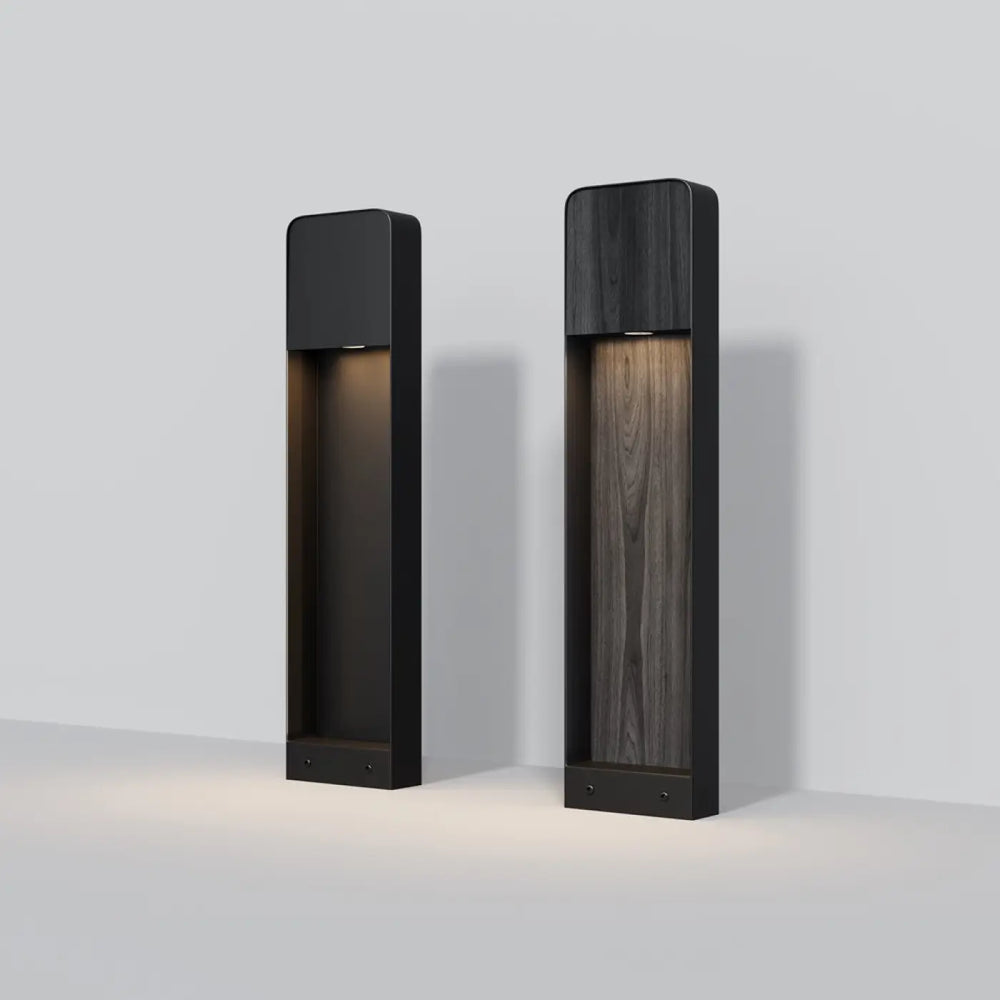 Borne extérieure cadre vertical en noir avec effet bois et panneaux accent bois grain pour éclairage extérieur moderne