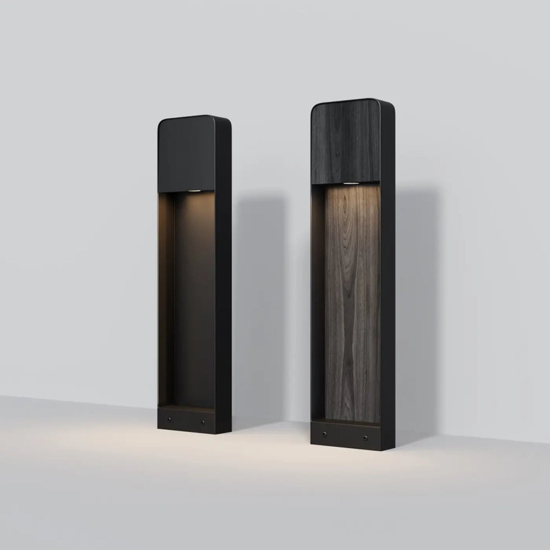 Borne extérieure cadre vertical en noir avec effet bois et panneaux accent bois grain pour éclairage extérieur moderne