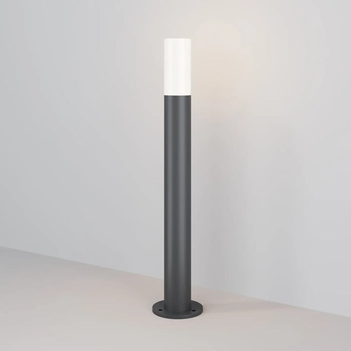 Borne extérieure willis en colonne fine gris mat avec partie supérieure diffusante blanche éclairant chaleureusement