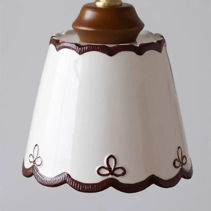 Suspension céramique et bois avec abat‑jour élégant