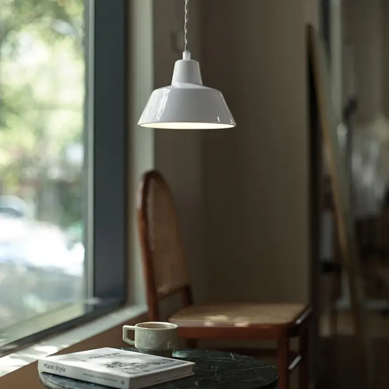 Suspension en céramique style atelier minimaliste chic