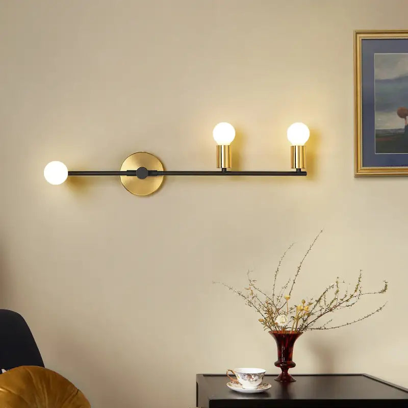 Grande Applique Murale Avec Trois Boules Blanches Design Élégant
