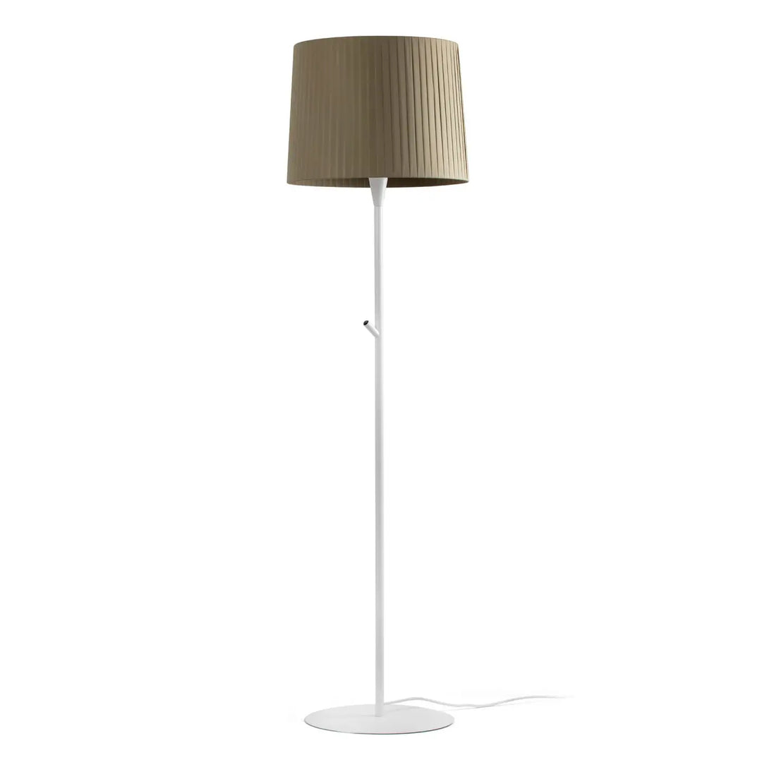 Lampadaire Samba blanc, abat-jour vert, de Faro Barcelona