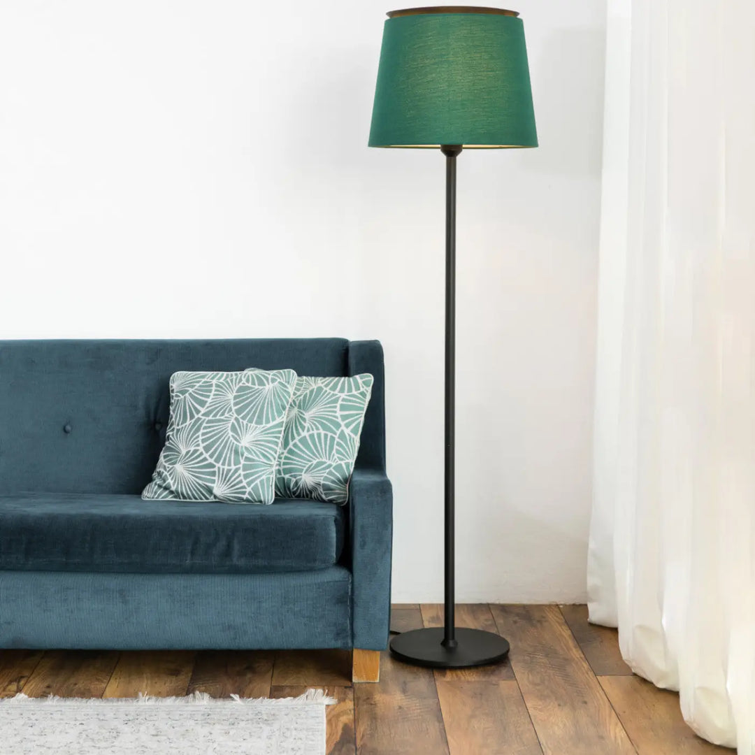 Lampadaire Savoy noir et vert de Faro Barcelona en situation