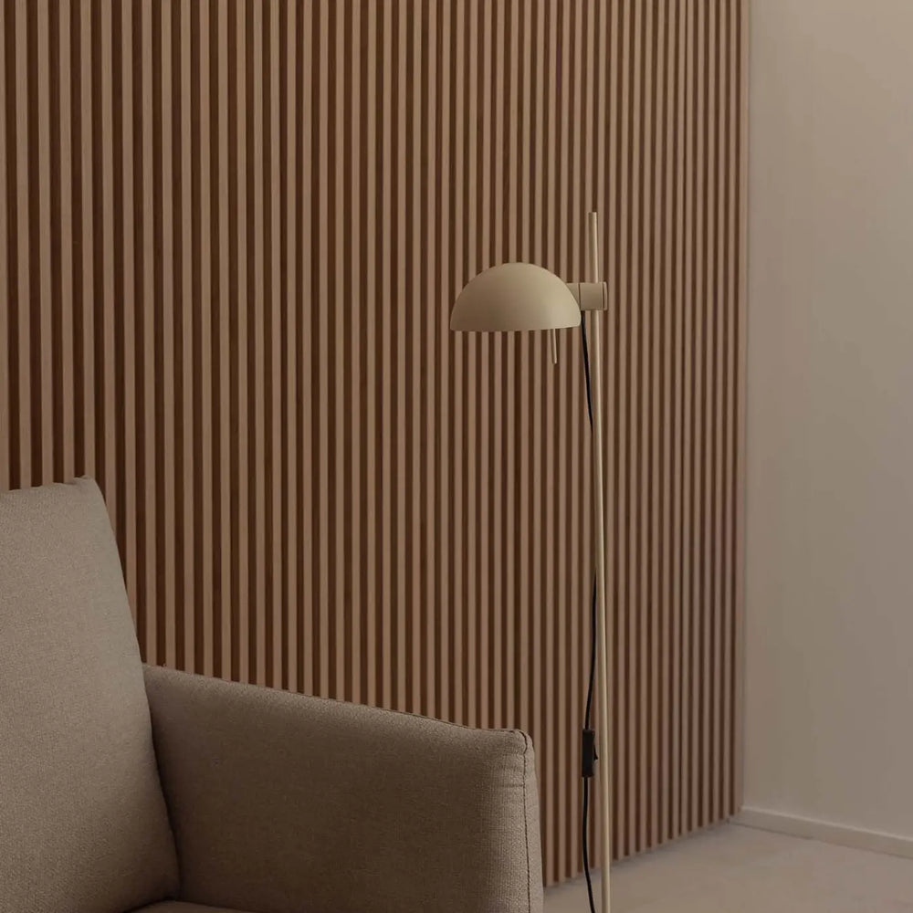 Lampadaire Matilda beige dans un intérieur