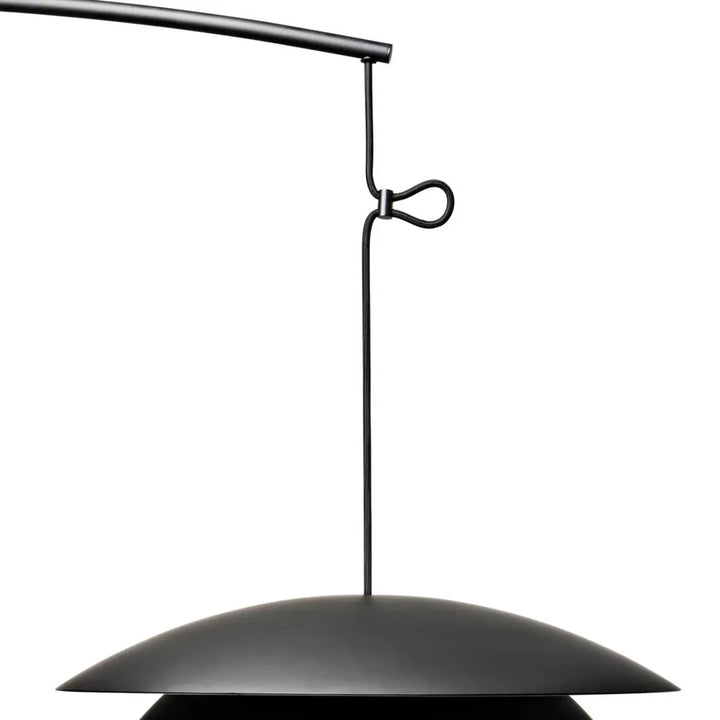 Gros plan sur le lampadaire Noway noir