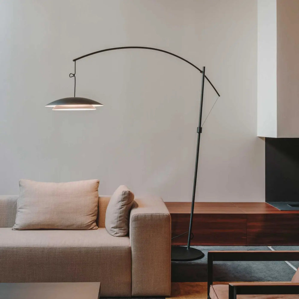 Lampadaire Noway noir dans un intérieur