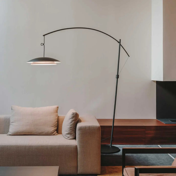 Lampadaire Noway noir dans un intérieur