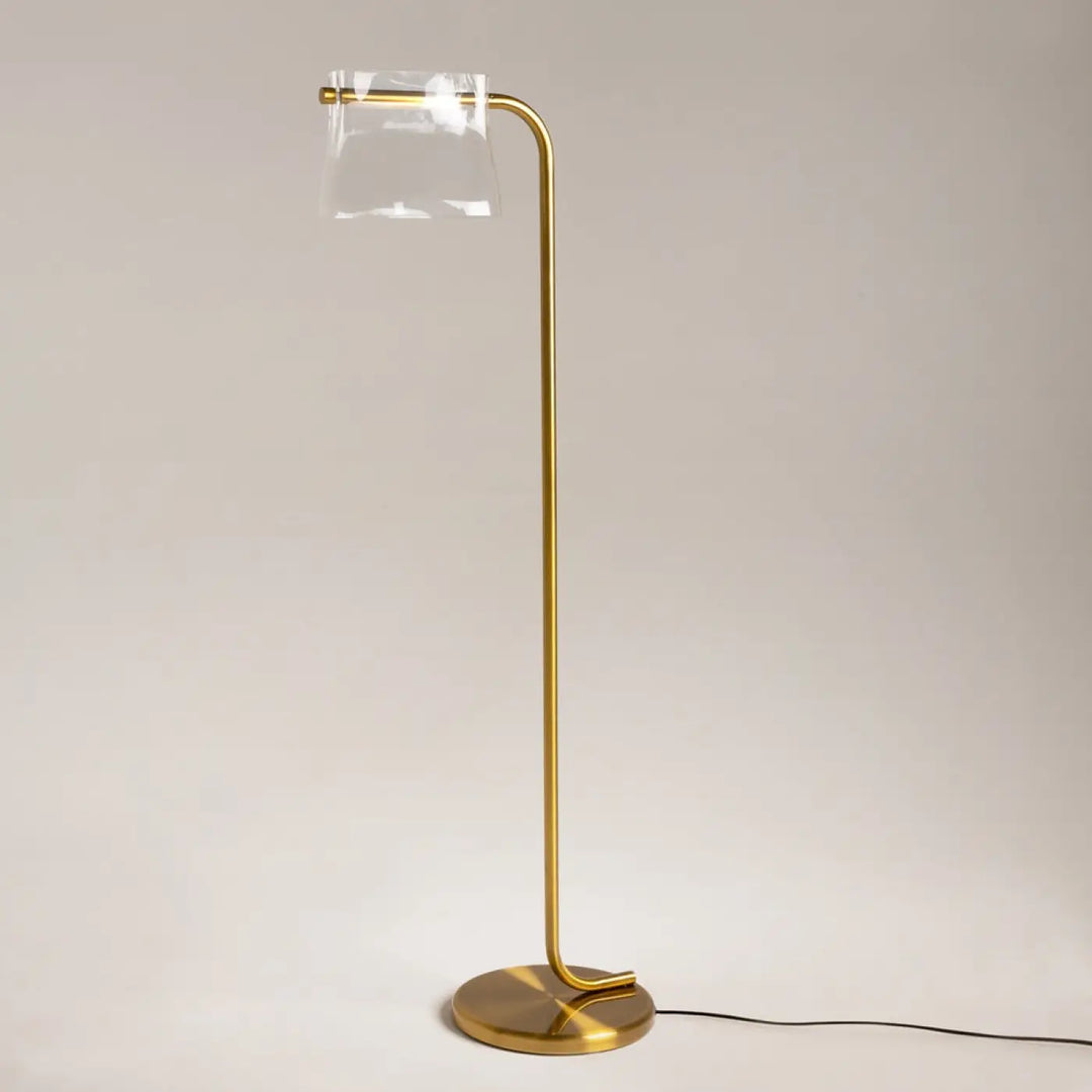 Lampadaire cabaret art déco en finition or avec tige incurvée et abat-jour en verre transparent minimaliste