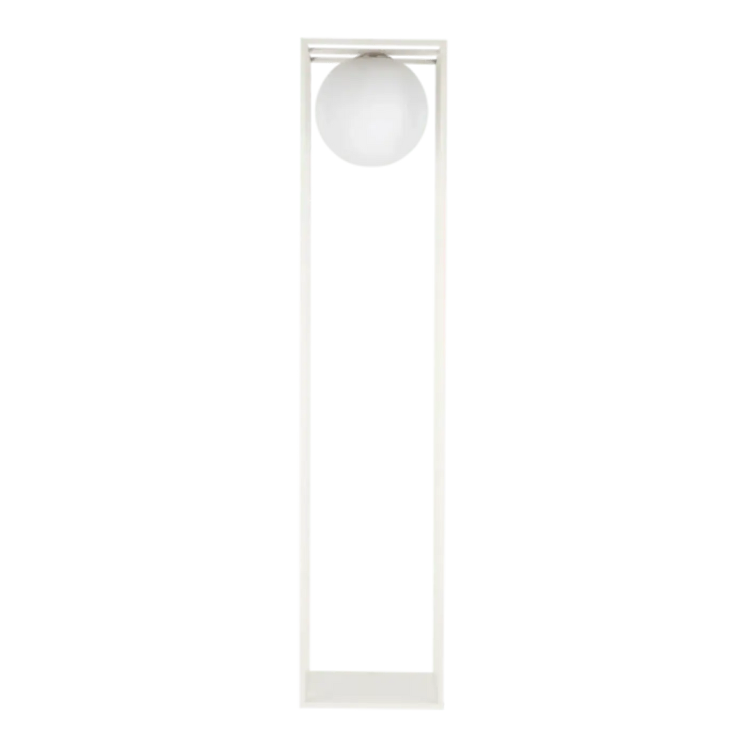 Lampadaire daisy blanc avec sconce mural rectangulaire et globe en verre opaque sintègre facilement au décor