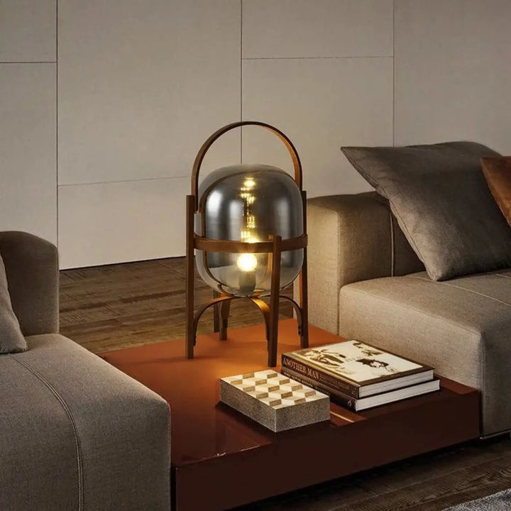 Lampadaire kalana design sphérique en verre avec cadre en laiton chaud et filament lumineux pour décoration contemporaine