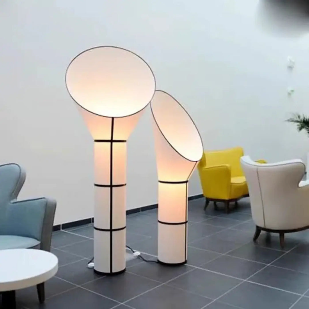 Lampadaire design moderne aloris blanc avec accents géométriques noirs et lumière douce diffusée
