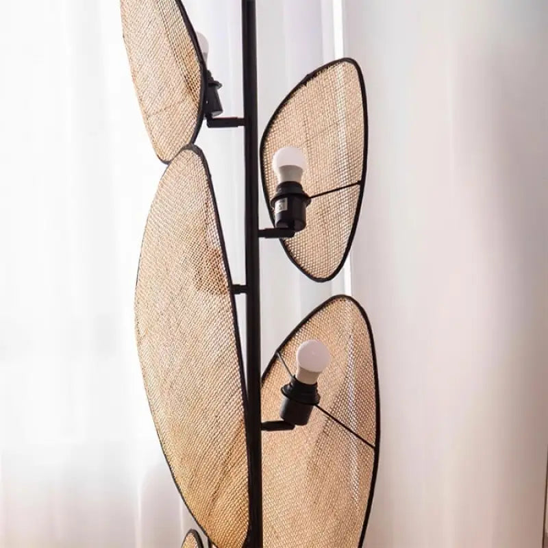 Lampadaire sculptural noir ou beige style unique déco