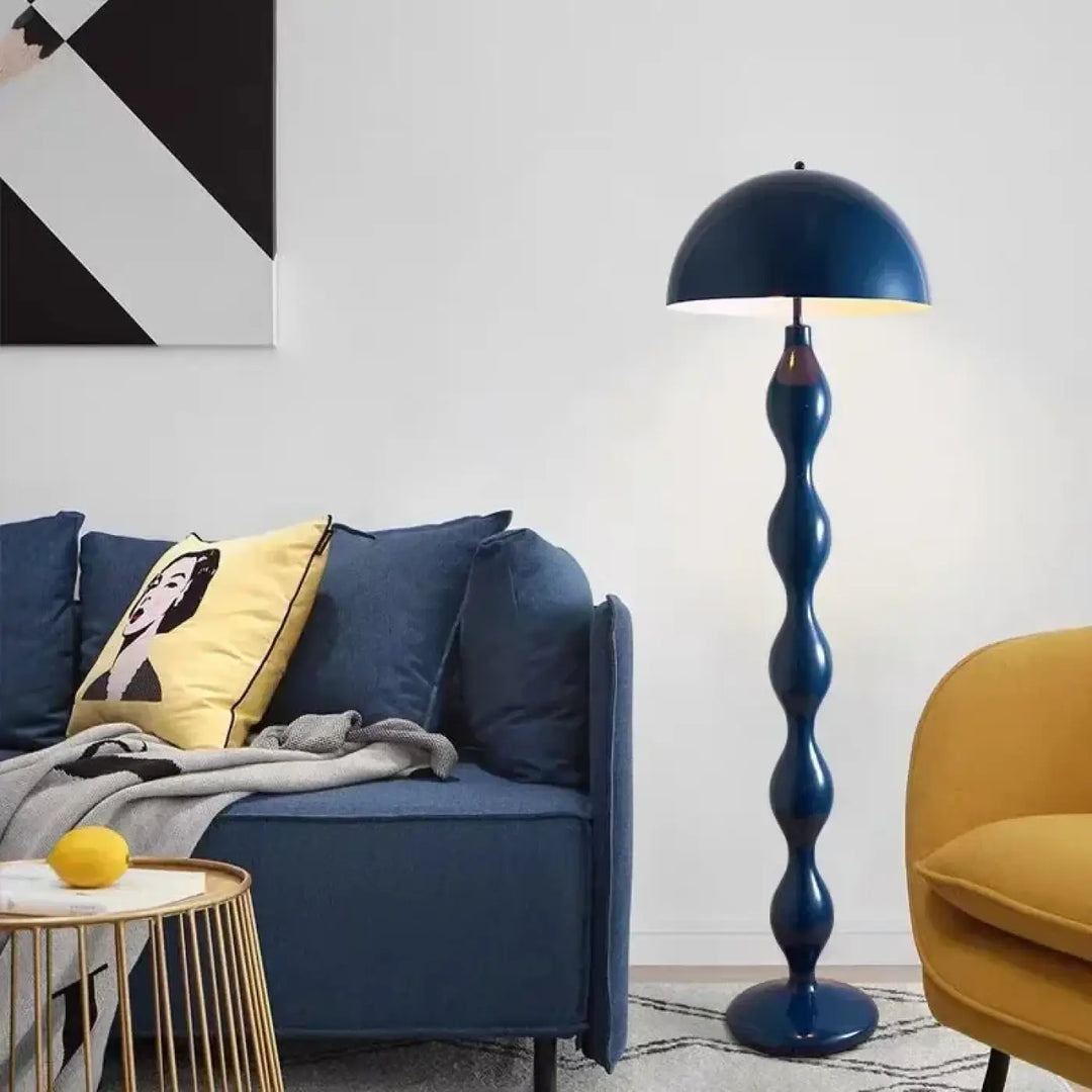 Lampadaire élégant irmahi en bleu marine avec corps ondulé métallique brillant et abat-jour en forme de dôme pour ambiance chaleureuse