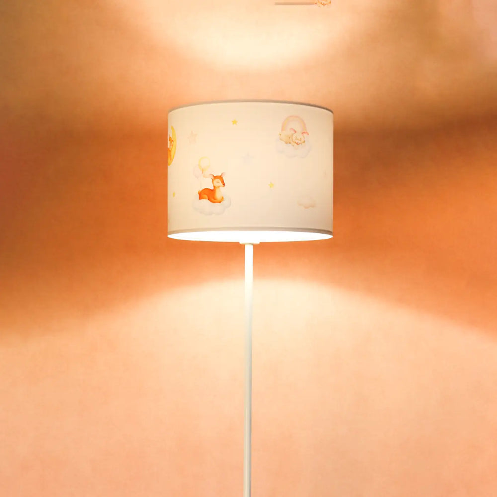 Lampadaire enfant blanc avec abat-jour en cylindre illustré pastel décor faon rêveur lune et bébé endormi