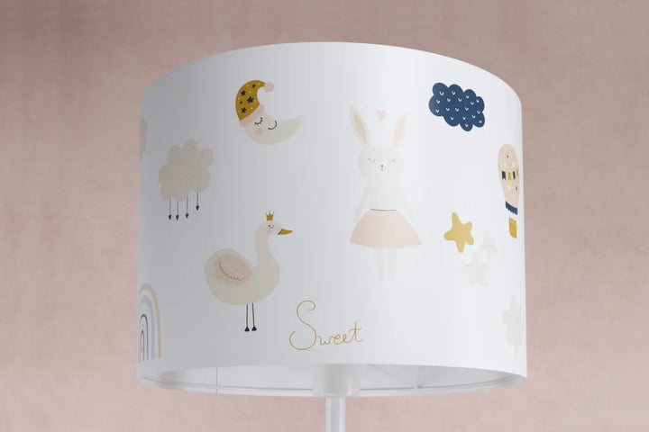Lampadaire enfant blanc avec abat-jour cylindrique motif douceur enchantée illustration lune endormie et animaux mignons