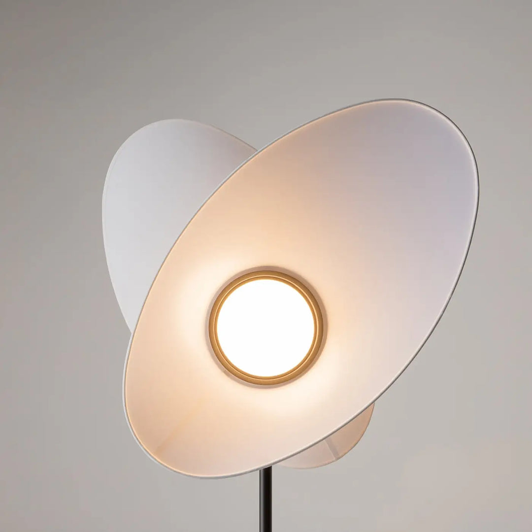 Lampadaire evolution en aluminium noir avec une lampe en céramique blanche à design pétale et lumière douce led chaude