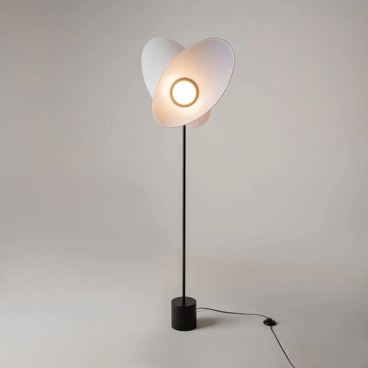 Lampadaire evolution en aluminium noir avec double abat-jour circulaire offrant une lumière douce moderne et élégante