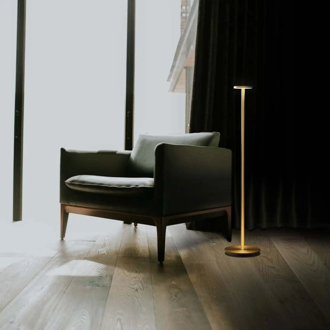 Lampadaire rechargeable Luci dans un intérieur