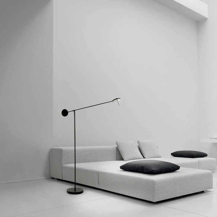 Lampadaire Invisible noir dans un intérieur