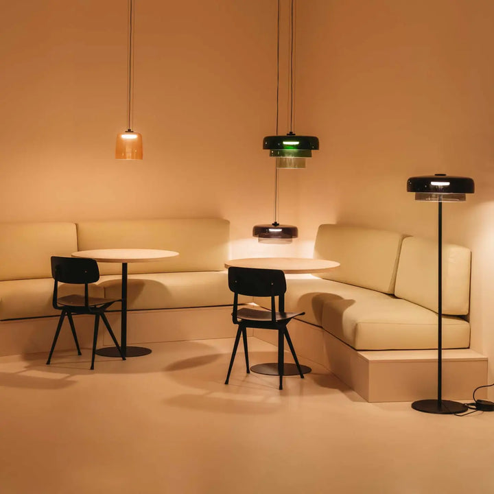 Verre soufflé vert de la collection Levels dans un intérieur #couleur_vert