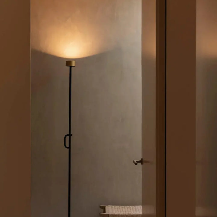 Lampadaire Staff dans un intérieur