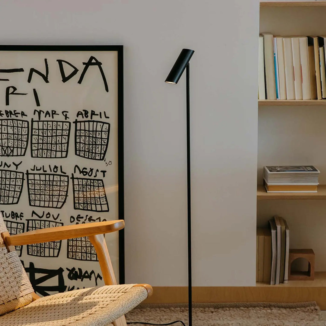 Lampadaire Leo noir dans un intérieur