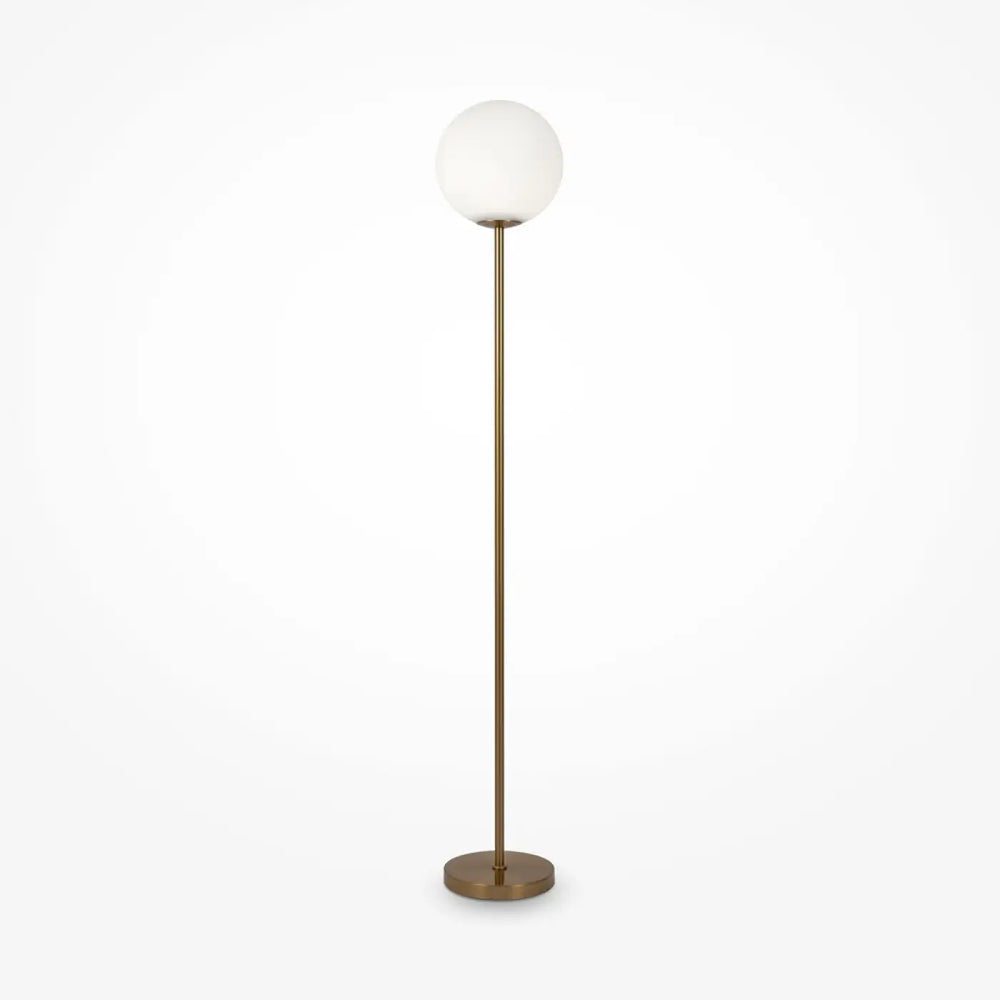 Lampadaire ring led en laiton avec ligne décentrée et globe en verre blanc sphérique minimaliste