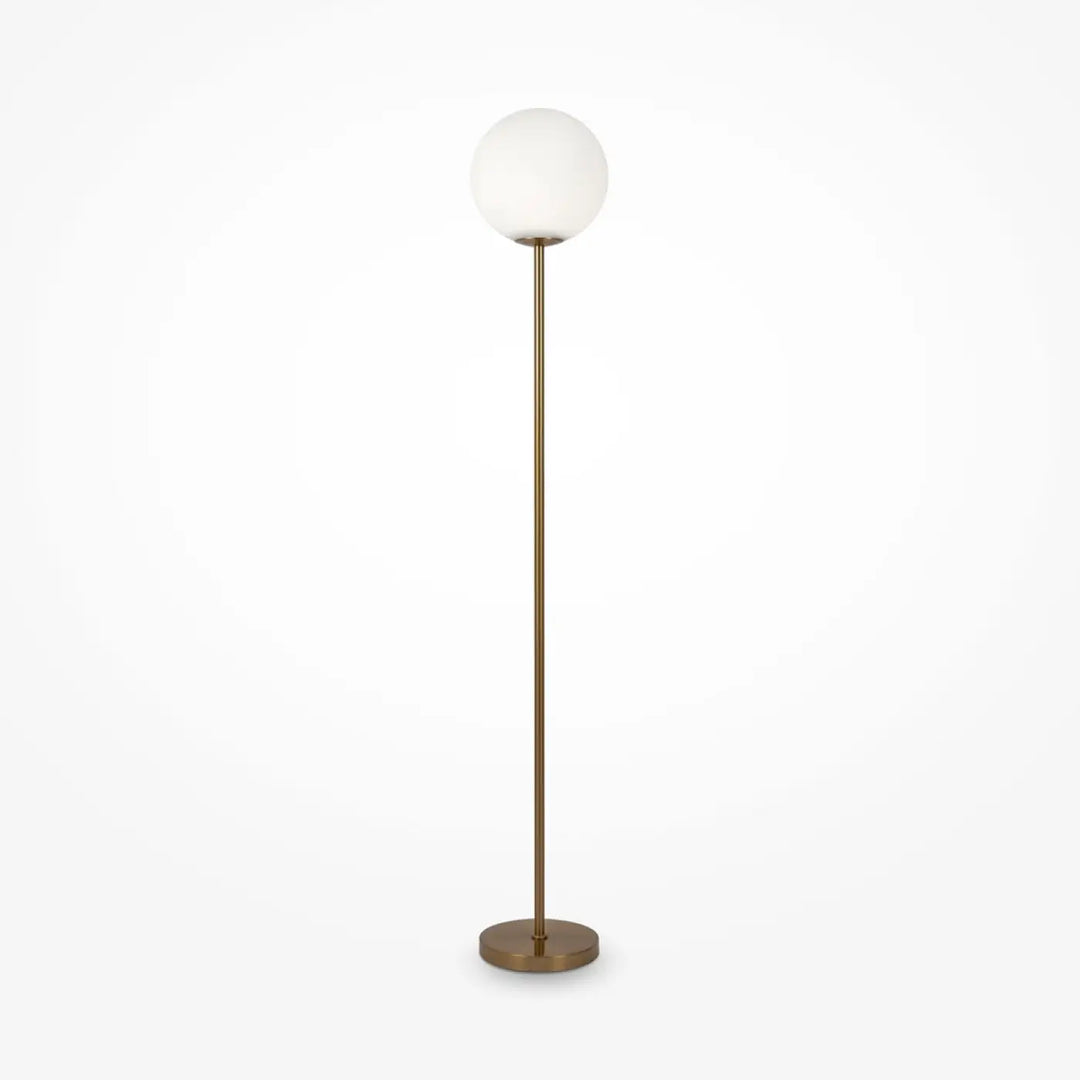 Lampadaire ring led en laiton avec ligne décentrée et globe en verre blanc sphérique minimaliste
