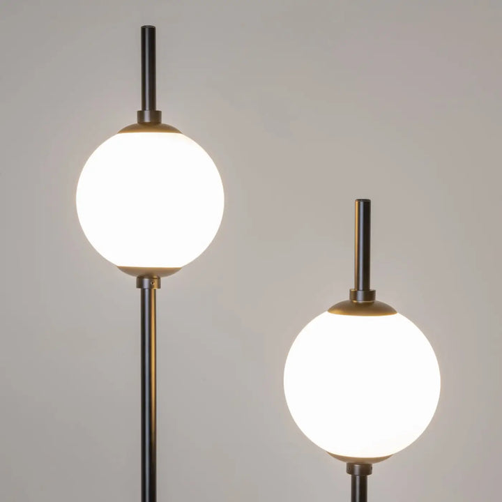 Lampadaire sixth sense deux globes avec pôles en métal noir et globes en verre chauffant pour éclairage moderne