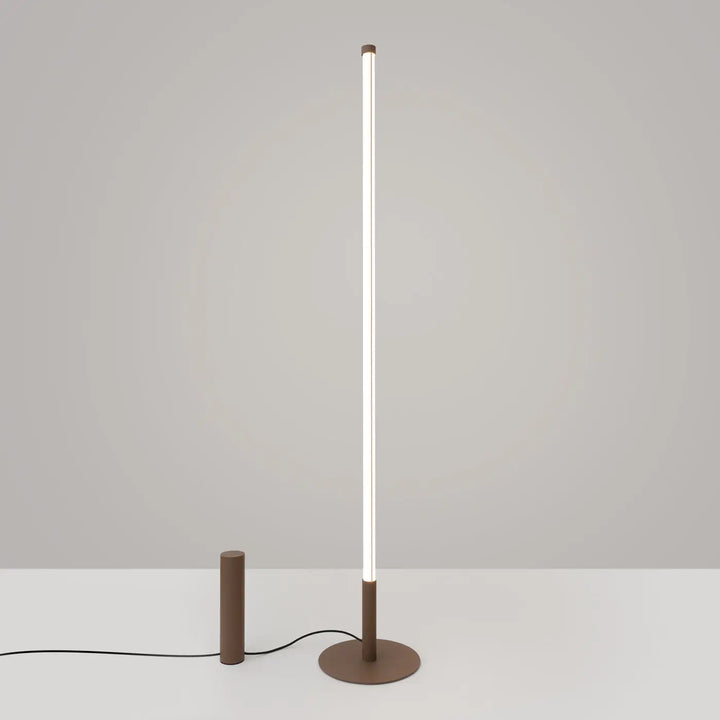 Lampadaire TRANG marron allumée, tube lumineux