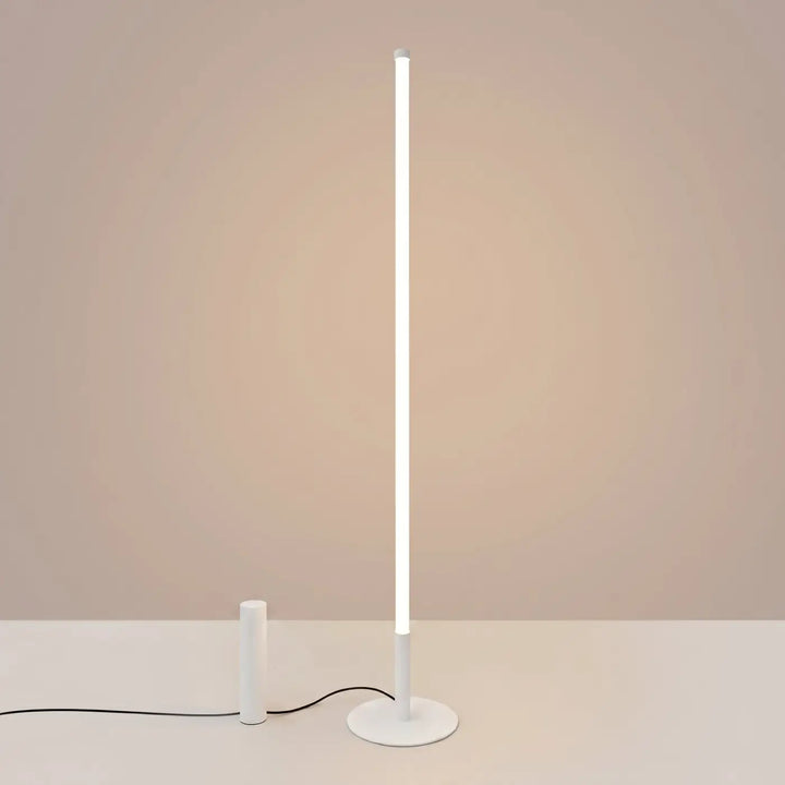 Lampadaire TRANG blanc allumée, tube lumineux