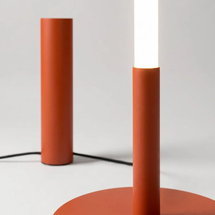 Lampadaire TRANG ocre rouge détail du pied