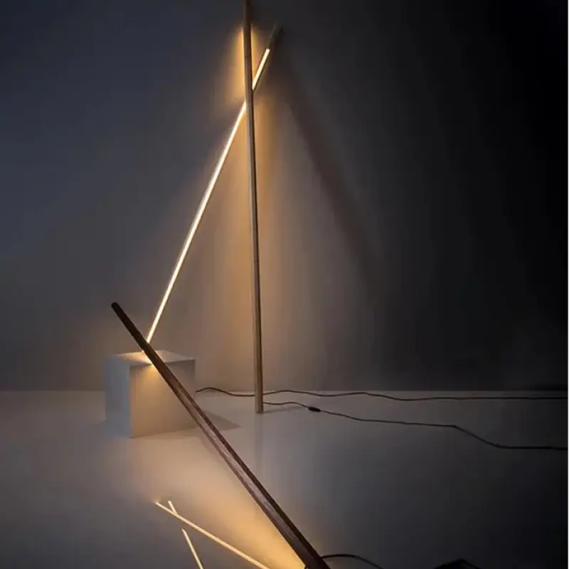 Lampadaire vertical en bois éclairage ambiant élégant