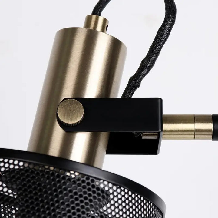 Lampadaire Noir Design avec Structure Cylindrique Inclinée