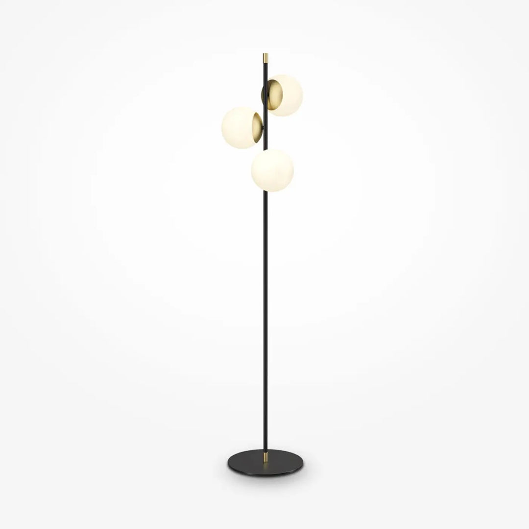 Lampadaire nostalgia trois globes en acier noir avec base circulaire et abat-jours en verre opalin dorés