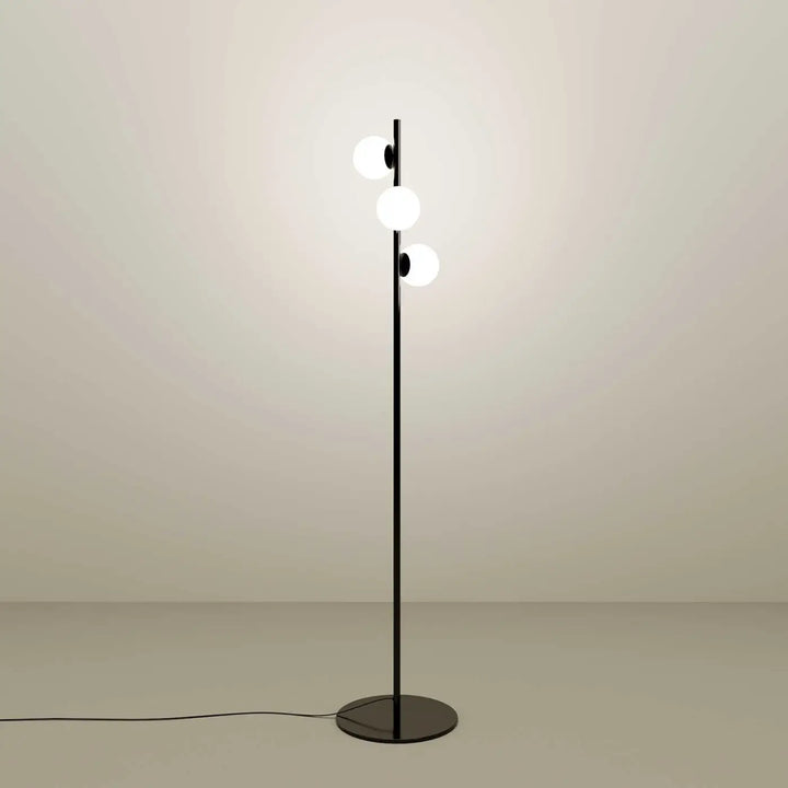 Lampadaire Perlina noir à trois globes en verre opale #couleur_noir
