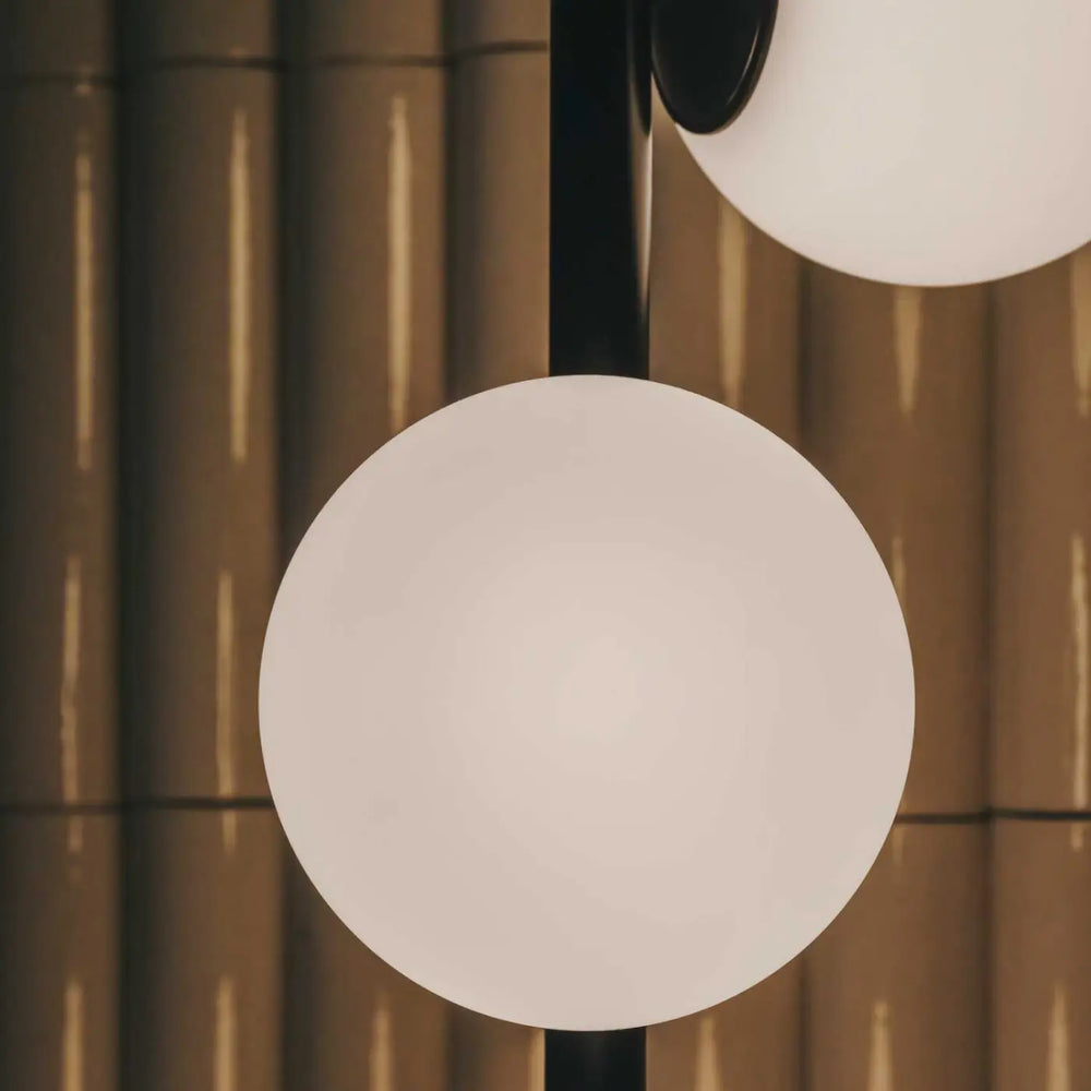 Lampadaire Perlina noir dans un intérieur #couleur_noir