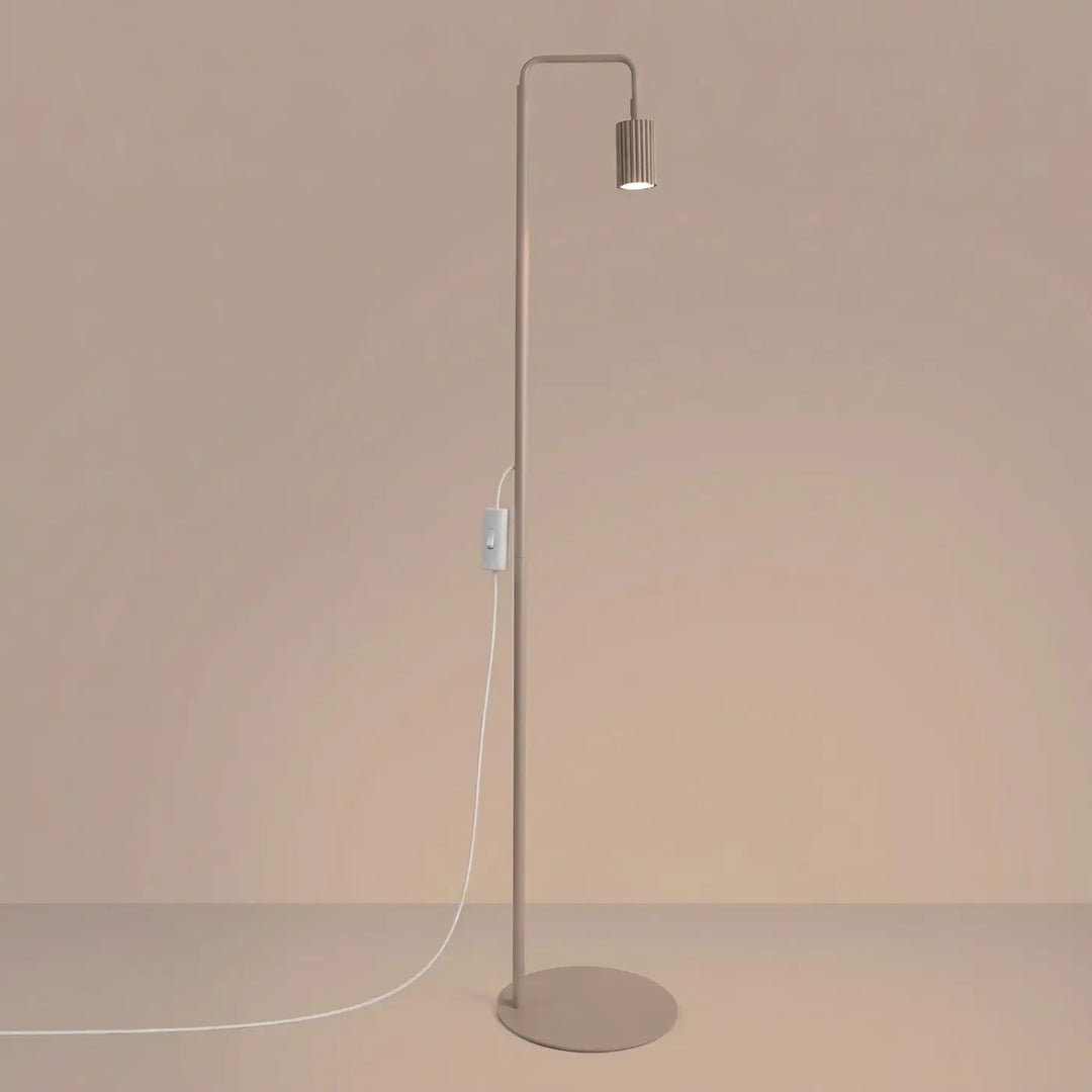 Lampadaire taupe allumé