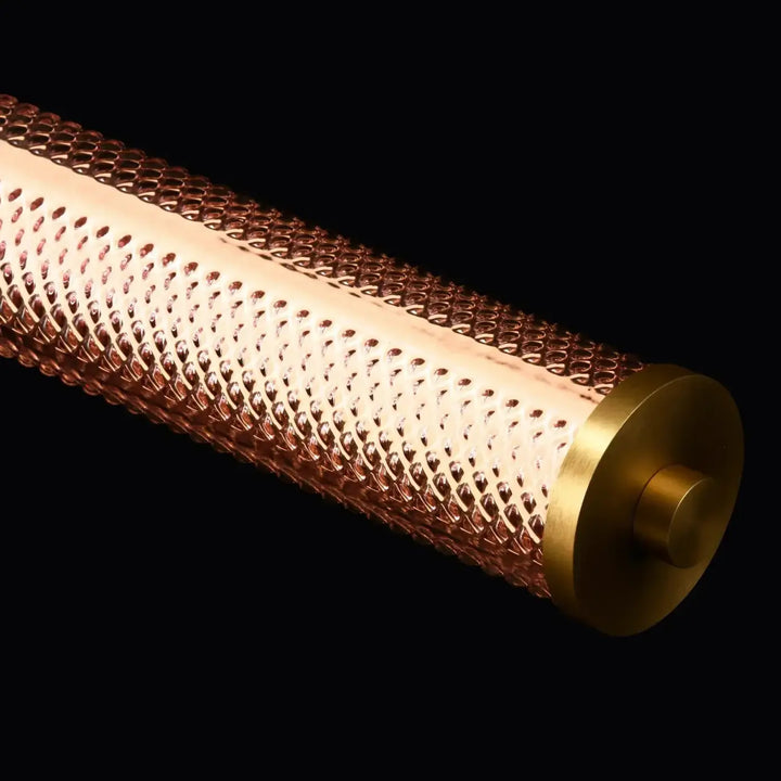 Lampadaire tiffany led cuivre texturé avec surface perforée et embout laiton poli rose spinelle