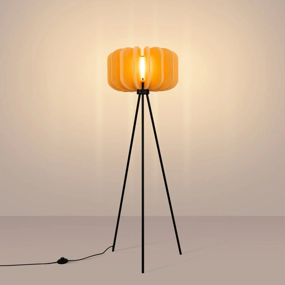 Lampadaire jaune/noir allumé