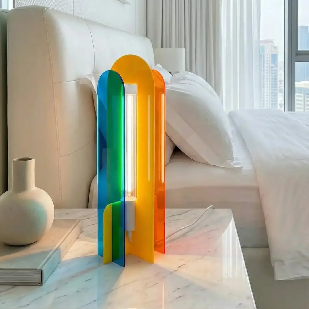 Lampe de chevet andy en acrylique coloré pop art avec design moderne et couleurs vives pour table contemporaine