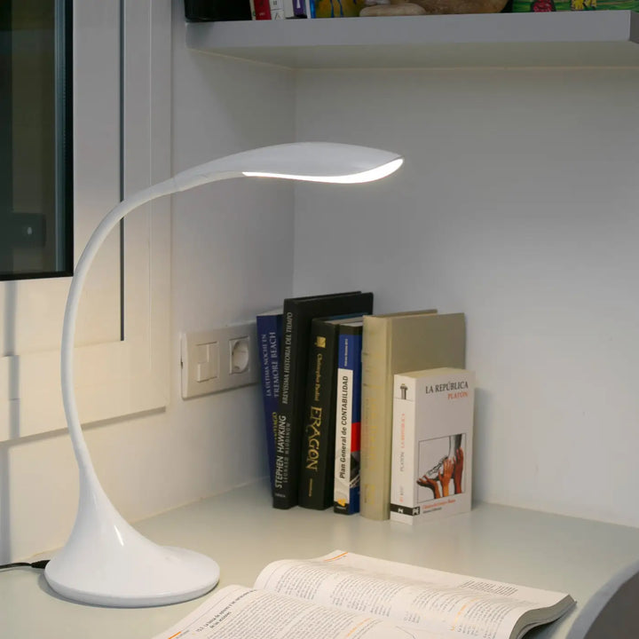Lampe de bureau Otto blanche de Faro Barcelona en situation