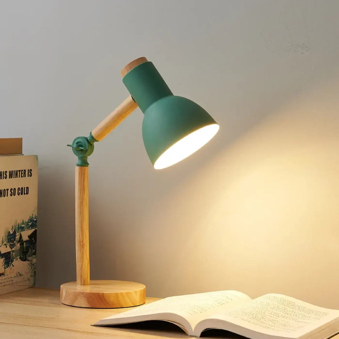 Lampe de table lily vert mat avec bras articulé et base en bois allier esthétique et bureau scandinave